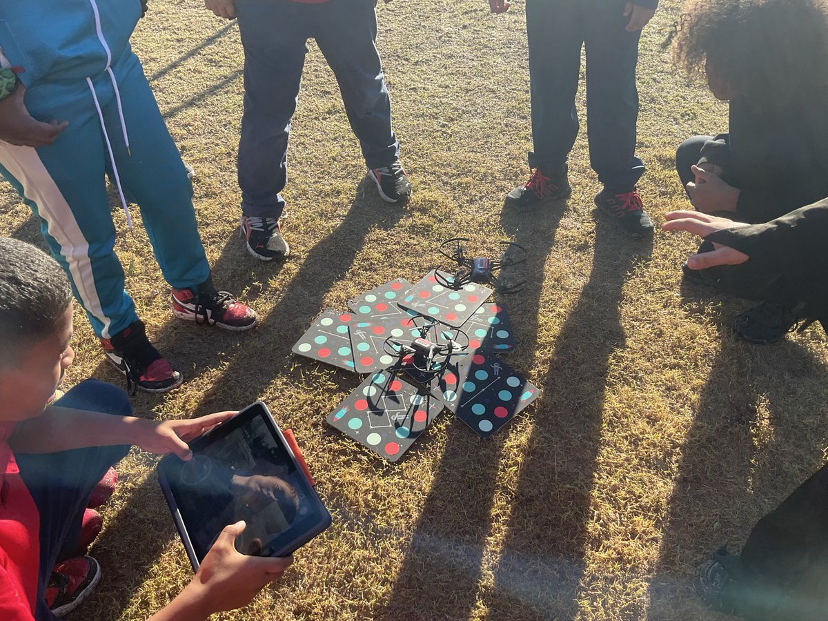 BushES_Library's tweet image. Halloween in the library isn’t complete until the Book Fairy visits! We had a great day of reading, checking out books, and even working with drones for our coding club. @DISD_Libraries @ProjectReadDISD
