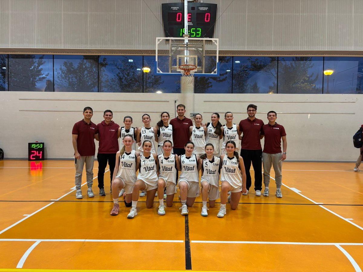 basketaraba's tweet photo. Asteburu honetan gure haur mailako selekzioek jokatuko dute Euskadi-Nafarroa Selekzioen Txapelketa. 

📍Bergara, Gipuzkoa. 
📅 Azaroak 1. eta 2.
🏀 ARABA - BIZKAIA
⛹🏼‍♂️ Mutilak, larunbatean, 16:00
⛹🏼‍♀️ Neskak, larunbatean, 18:00

👇🏼 https://t.co/YEikoOr1NN