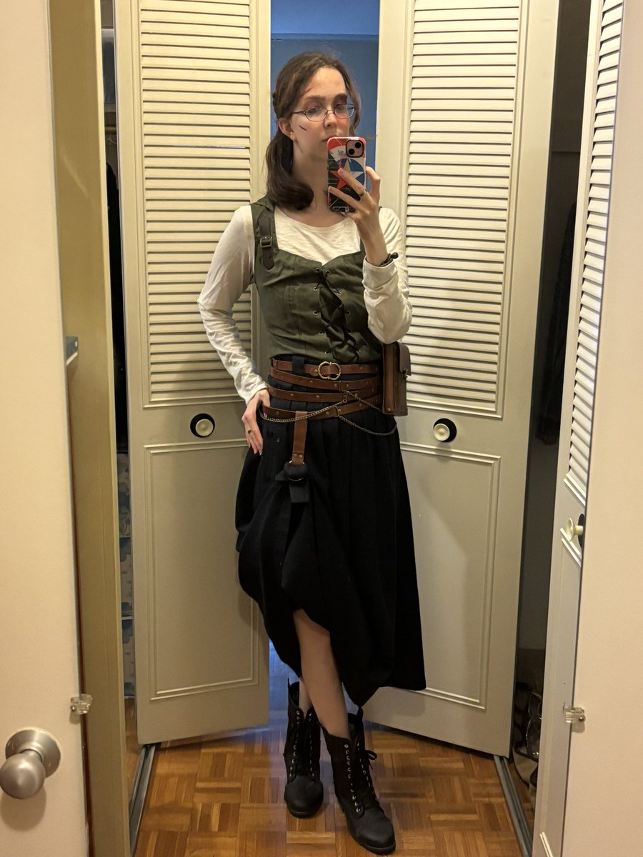 MissDrucker's tweet photo. Doesn’t matter if it’s a school or somewhere else, I’m going to figure out a costume where I can flex my ability to make a fairly realistic bruise out of makeup. Our principal kept saying admin were being pirates and wanted people to join in, so I obliged. I defended my ship. https://t.co/yY2bnH6zTM