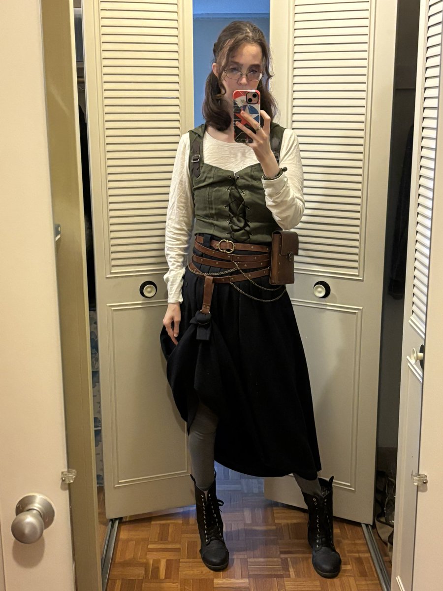 MissDrucker's tweet photo. Doesn’t matter if it’s a school or somewhere else, I’m going to figure out a costume where I can flex my ability to make a fairly realistic bruise out of makeup. Our principal kept saying admin were being pirates and wanted people to join in, so I obliged. I defended my ship. https://t.co/yY2bnH6zTM