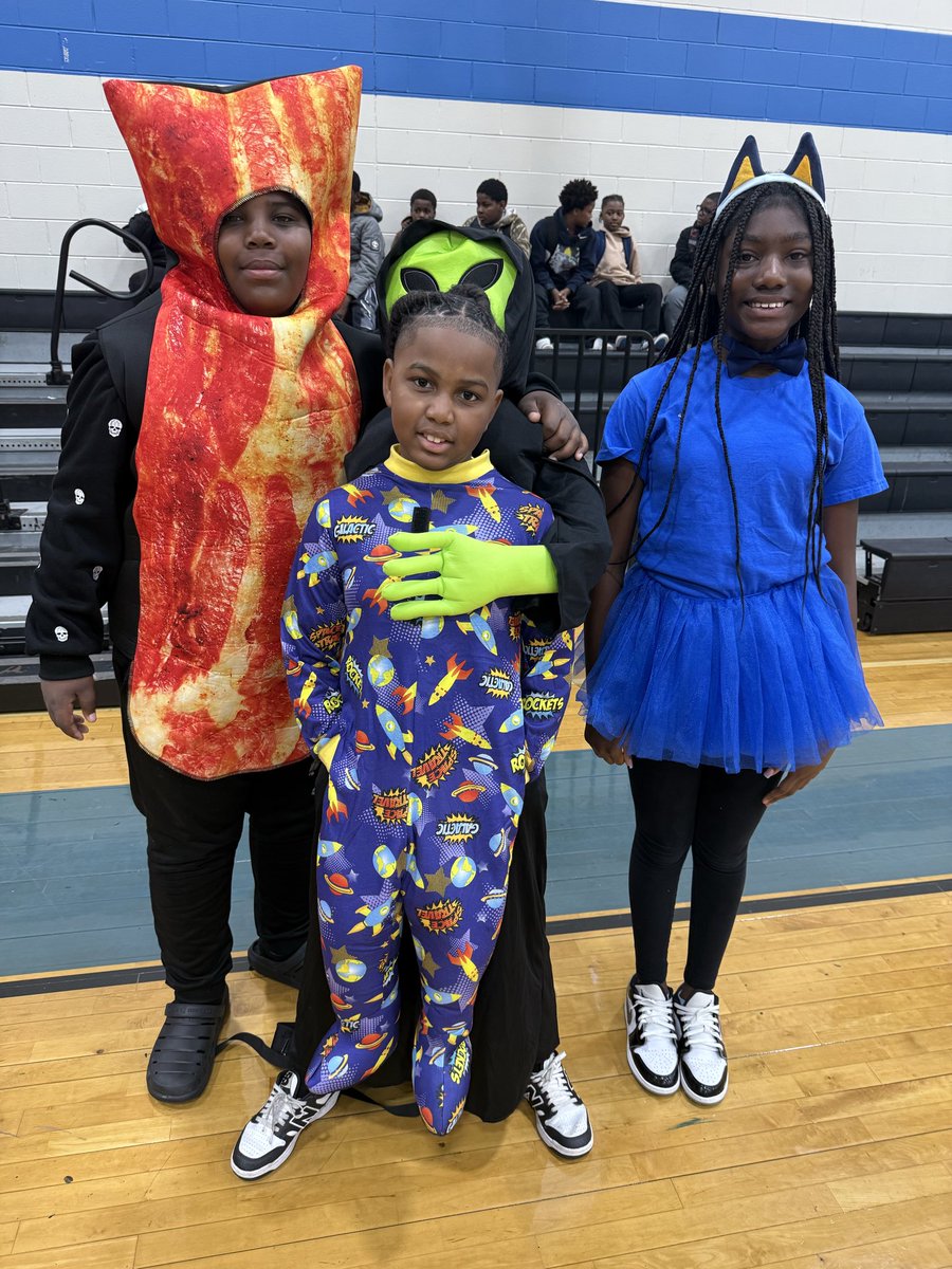 Attendance Rates: Oct. 26th-31st
Pre-K 97%-Kindergarten 97%-
First 95%-Second 98%-Third 96% 
-Fourth 97%-Fifth 97%

📣Shout out to ALL grade levels for meeting our attendance goal this week! We had 97% of our students at school this week.🎉🥳