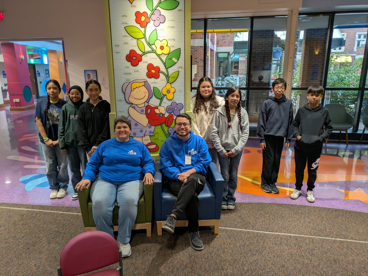FrontierSchools's tweet image. #FSIMiddle’s NJHS gave back at the Ronald McDonald House 💛 

Students cooked a meal from scratch &amp;amp; served 50 families of children at Children’s Mercy Hospital. Proud of their compassion &amp;amp; service! 🍽️✨ 
#NJHS #CommunityService
