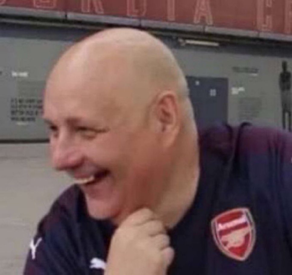 juegodeposting's tweet image. Oh that&apos;s interesting. Wingers in super wide touchline positions to create space and time for interiors to work.