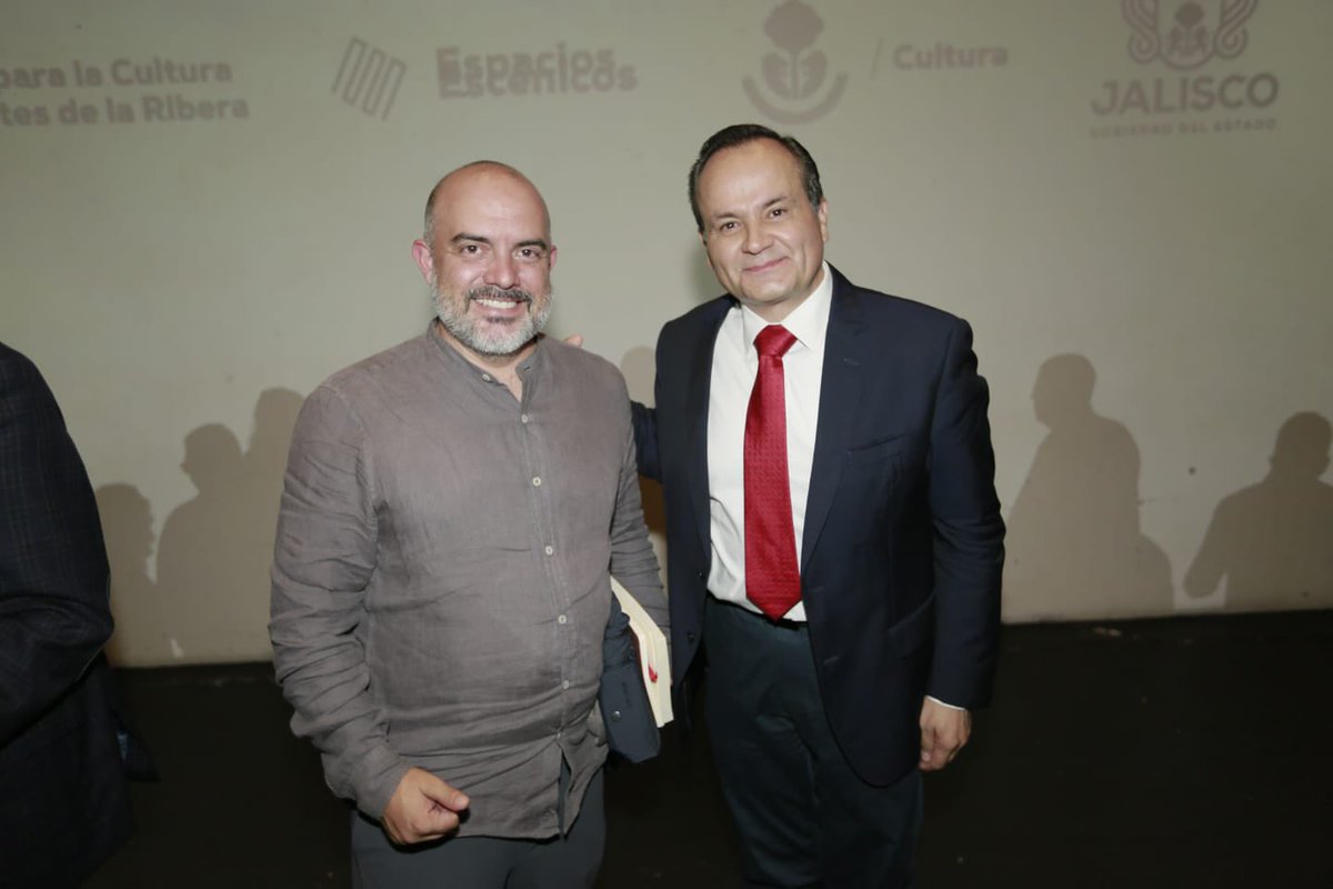 Estimado <a href="/cochezit/">José David Estrada</a> en este día tan especial, quiero aprovechar la oportunidad para desearle un muy feliz cumpleaños. Que este nuevo año de vida le traiga aún más logros, salud y satisfacciones tanto en su vida profesional como personal. Abrazo fuerte desde #Chapala.