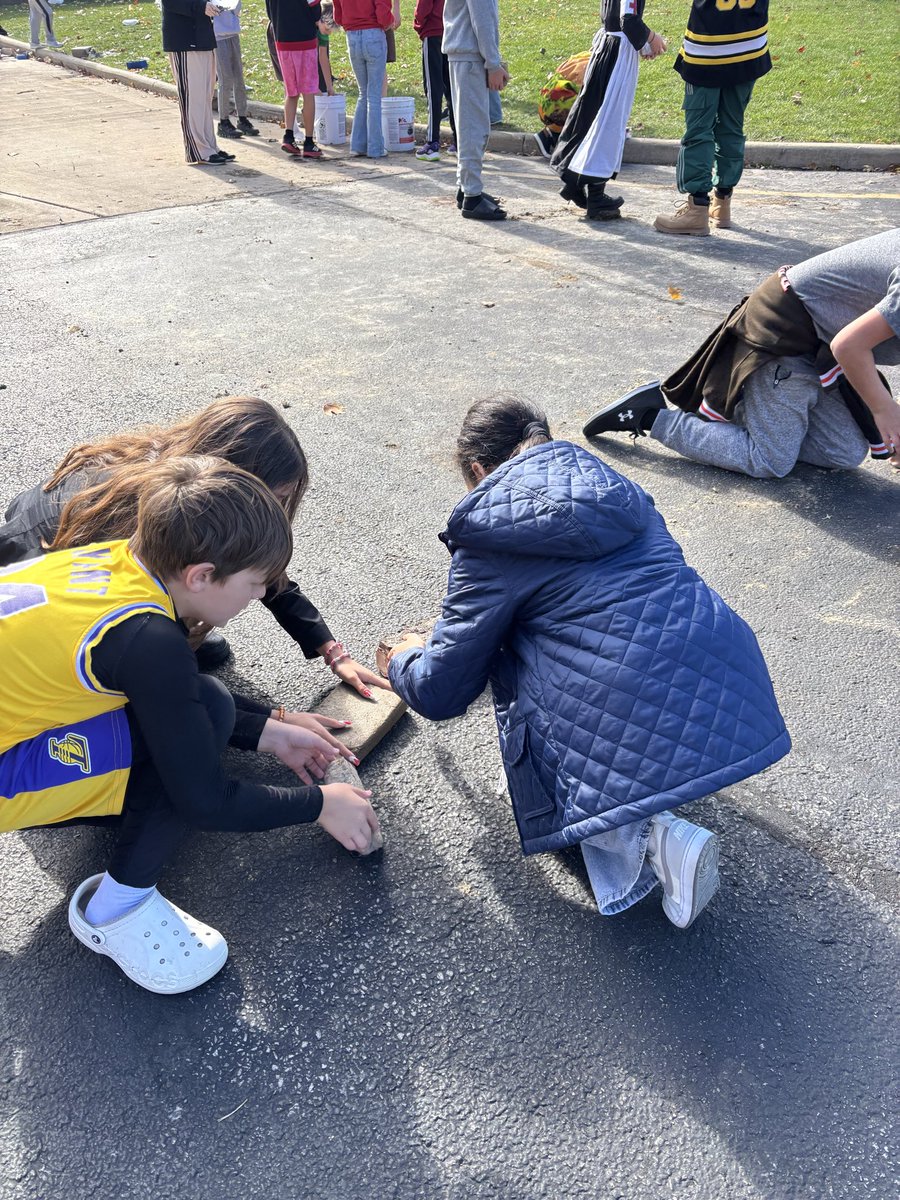 MrsGiacobbe's tweet photo. Students did an amazing job on their Mesopotamian mud bricks! https://t.co/ESZ2VDLdQX