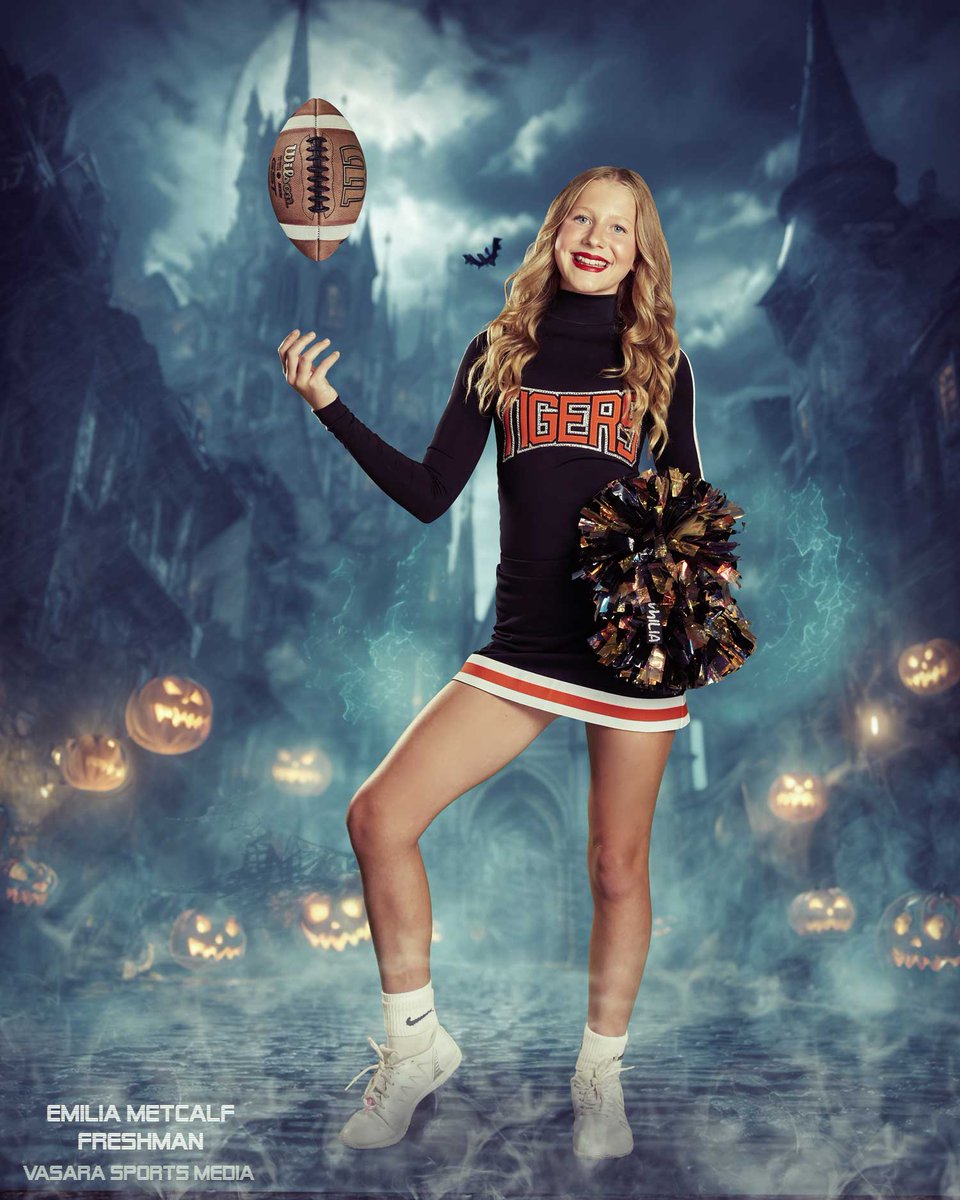 Vasaraphoto's tweet image. TIGER FANS, HAPPY HALLOWEEN, IT'S GAME DAY!!!

🧡🖤🤍🧡🖤🤍🧡🖤🤍

🗓️ October 31st, 2025

🆚Wimberley

⏰ 7:30 PM

📍Wimberley High School

Tickets: events.hometownticketing.com

Meet Our Cheerleader!🐅🐾🐅🐾

Freshman - Emilia Metcalf

#tigercheer

#tigerfootball

#vasarasportsmedia