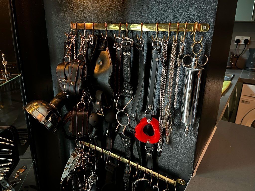 Need a private space for your BDSM sessions, events, or workshops? Maida Vale Dungeon Suite offers luxury, privacy, and all the gear you need. Fully equipped 2-bedroom suite in Central London. Reserve now: buff.ly/UW2MnAJ #DungeonHire