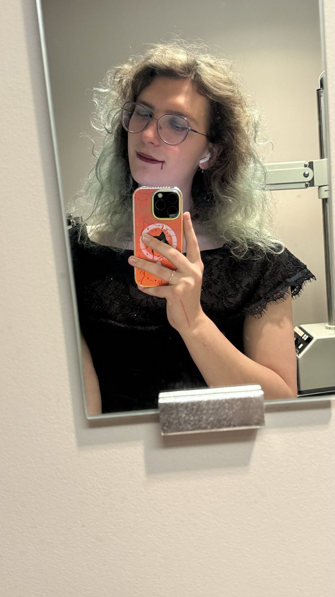 bellewiggy's tweet photo. Costume #1 today. Just a basic vampire bitch https://t.co/8TexSX7Cp9
