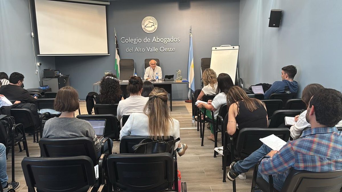 Iniciamos el módulo de Acto Administrativo en nuestra 7ma edición de la Especialización en Derecho Administrativo. Hoy y mañana con las clases del Profesor Patricio Sammartino. Luego será el turno del Profesor Fabián Canda.