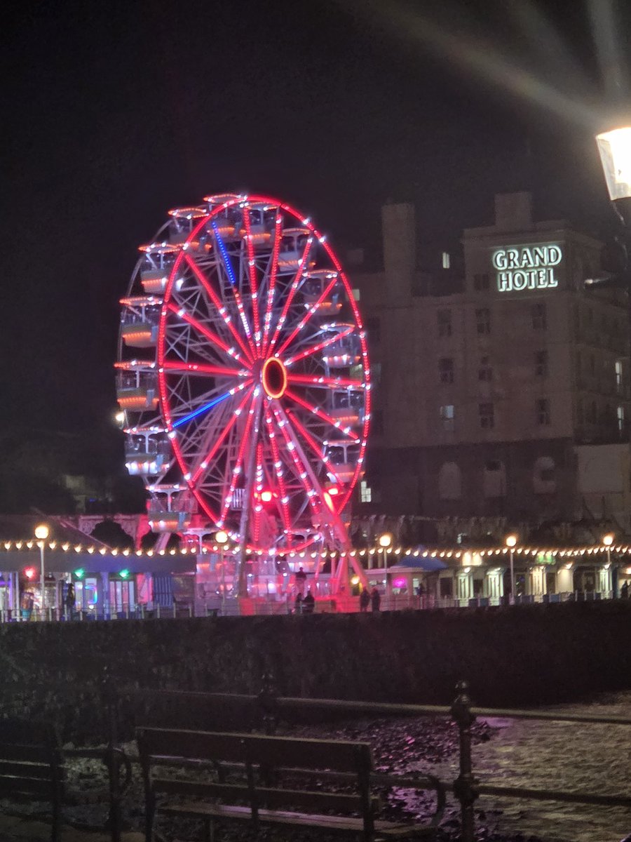 zoemufc's tweet image. Lovely evening in Llandudno tonight 🎡@SteHolywell @Rhysbach09 @Olliebach12