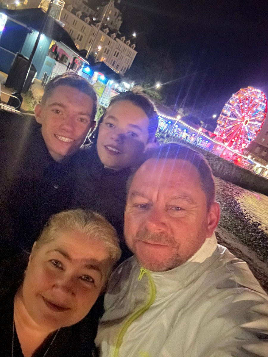 zoemufc's tweet image. Lovely evening in Llandudno tonight 🎡@SteHolywell @Rhysbach09 @Olliebach12