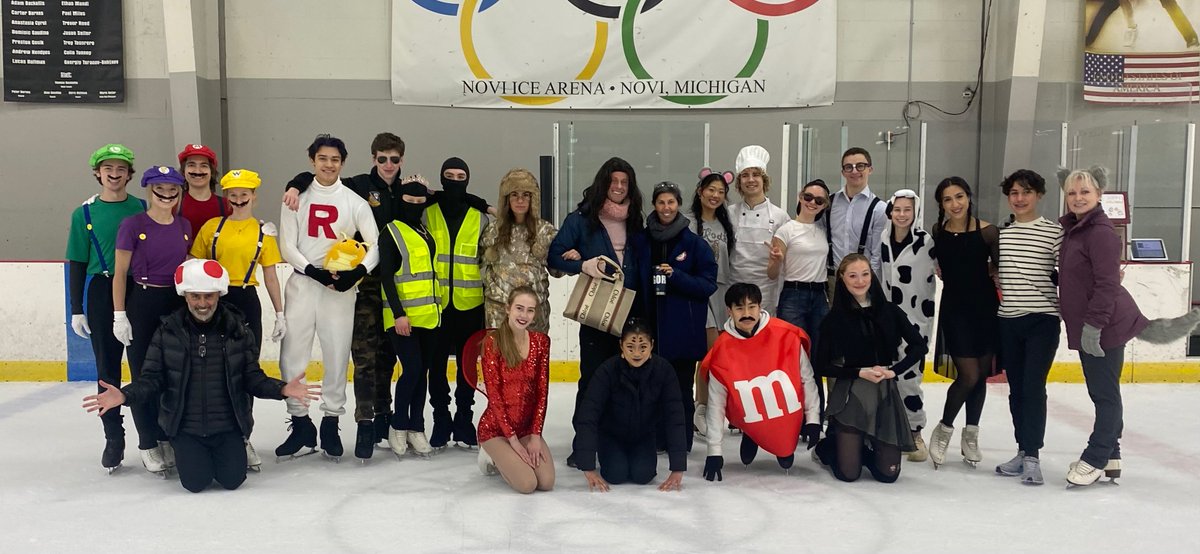 evampate's tweet image. Happy Halloween from Team Novi🎃🐈‍⬛ @LoganBye1