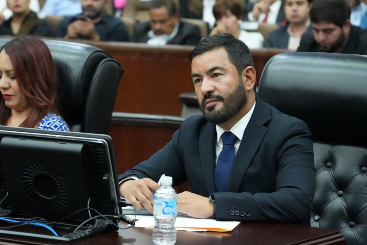 A fin de sancionar a quien, con dolo y engaño, atribuya falsamente una paternidad a sabiendas de que no corresponde a la verdad biológica, el diputado <a href="/Hector_HerreraN/">Héctor Herrera</a> propuso tipificar la falsa paternidad como delito en el Código Penal.

Nota👇
congresodurango.gob.mx/2025/10/31/pro…