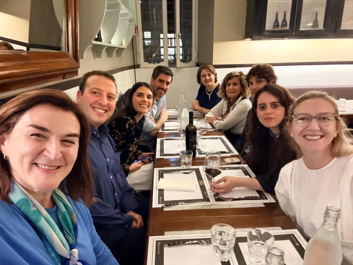 Alumni HUB Europe 2025 🇪🇺: primera reunión de alumni de la <a href="/UnivMontevideo/">Universidad de Montevideo</a> en Italia 🇮🇹. Nos encontramos en Roma junto a autoridades UM presentes por el Jubileo del Mundo Educativo, fortaleciendo la red de graduados UM en Europa. Un precioso intercambio. 🌍💼