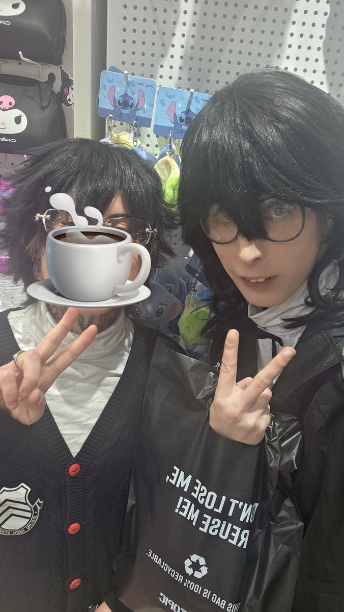 AHillyPath's tweet photo. AHA I FOUND ANOTHER REN AT THE MALL https://t.co/ubyxRNrpit