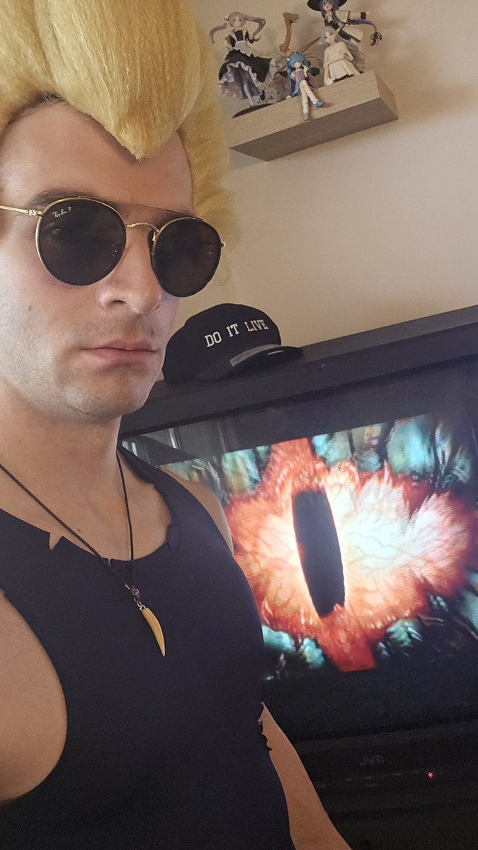 It's Halloween and we live with Resident evil 2! Dressed as Vegeta
Twitch.tv/doubledingle