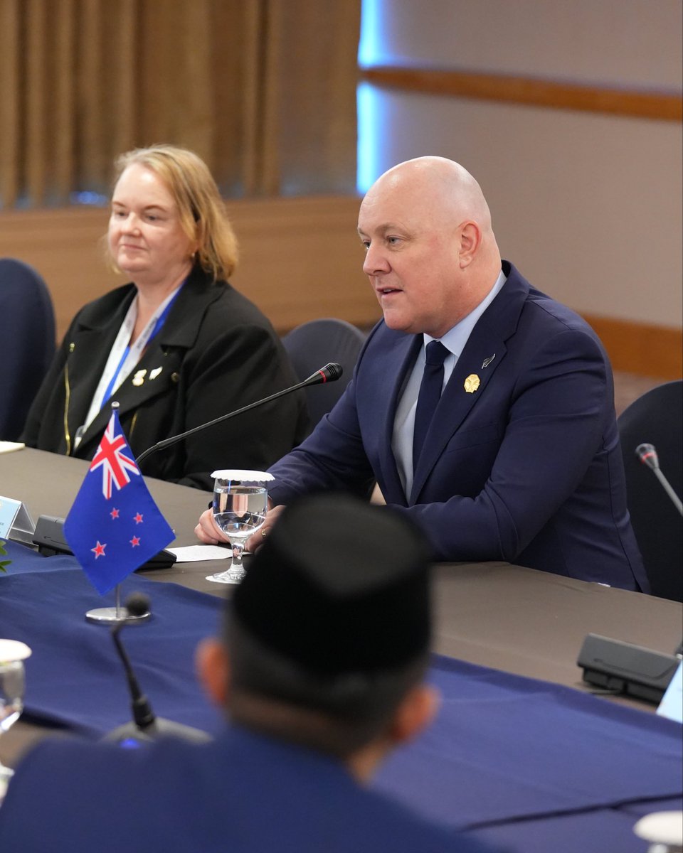 When we trade with the world, we grow our economy at home. 

That’s especially true for Indonesia - Southeast Asia’s largest economy. 

President <a href="/prabowo/">Prabowo Subianto</a> and I met today to discuss how we grow the pie even further - to create more jobs, lift wages, and grow our economies.