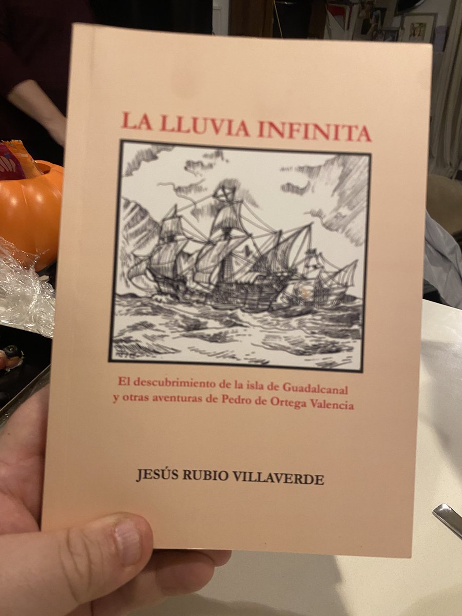Contentísimo de haber recibido esta pequeña maravilla de libro.  Escrito por mi admirado <a href="/picatostes/">Jesús Rubio Villaverde ‏ن 💚</a>