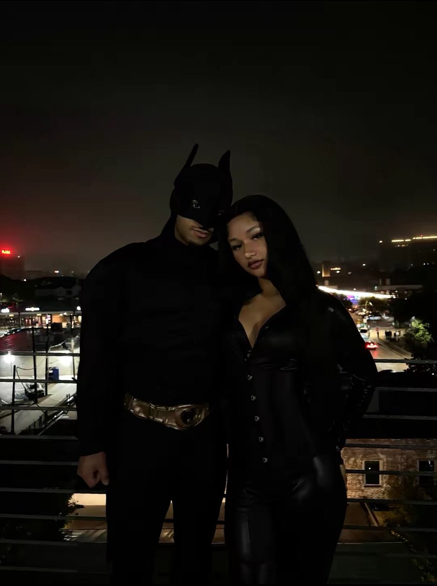 rorymein's tweet photo. happy Halloween 🦇🐈‍⬛🎃 https://t.co/s4DS2djFDL