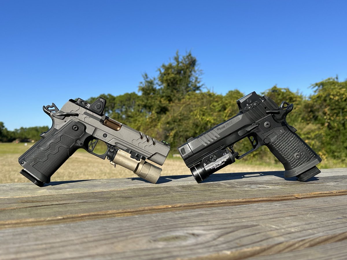 Mrgunsngear's tweet image. If you could only have one (set up as seen here), which would you pick? 🤔⬇️

Left: Kimber 2K11
Right: Sig Sauer P211

#fancy #fast #kimber #SigSauer #trijicon #surefire #streamlight #FirearmsDepot #choices
