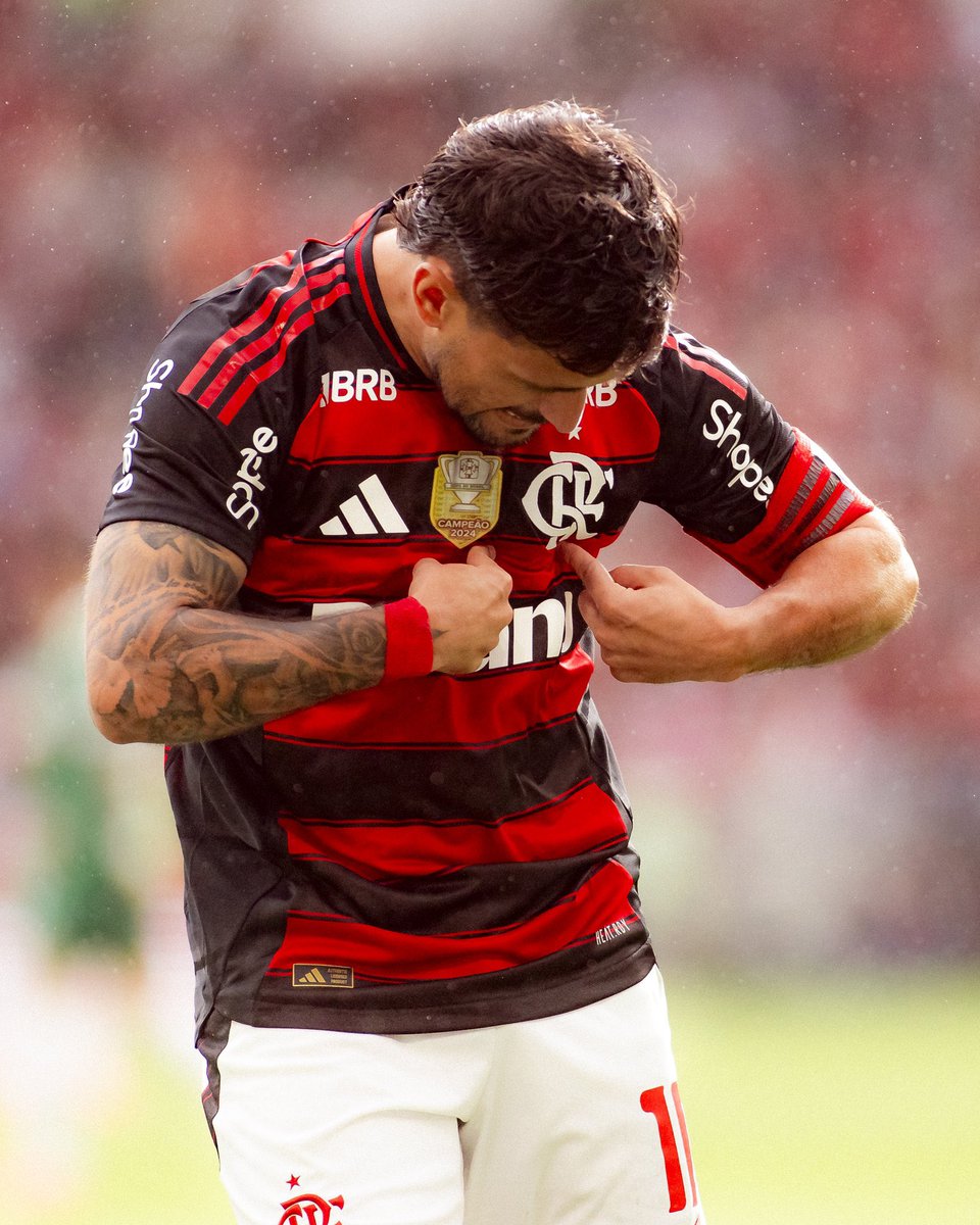 raflamello81's tweet image. ⚠️ | O Flamengo sinalizou para a Conmebol o interesse em utilizar seu uniforme principal na decisão da Libertadores. 

A entidade removeu a regra que obrigava o “time visitante” a usar a camisa secundária e uma autorização pode ser confirmada em breve. 

🗞️: ESPN
📸: CRF
