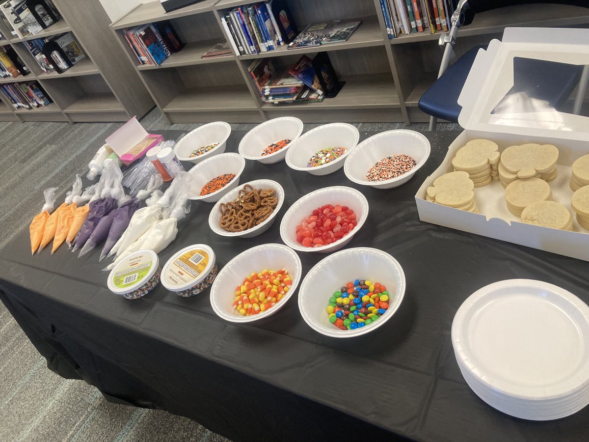 We spent our lunch period decorating cookies today! Thanks to our PTA who donated the supplies. They kids had a blast and were so thankful for the opportunity!