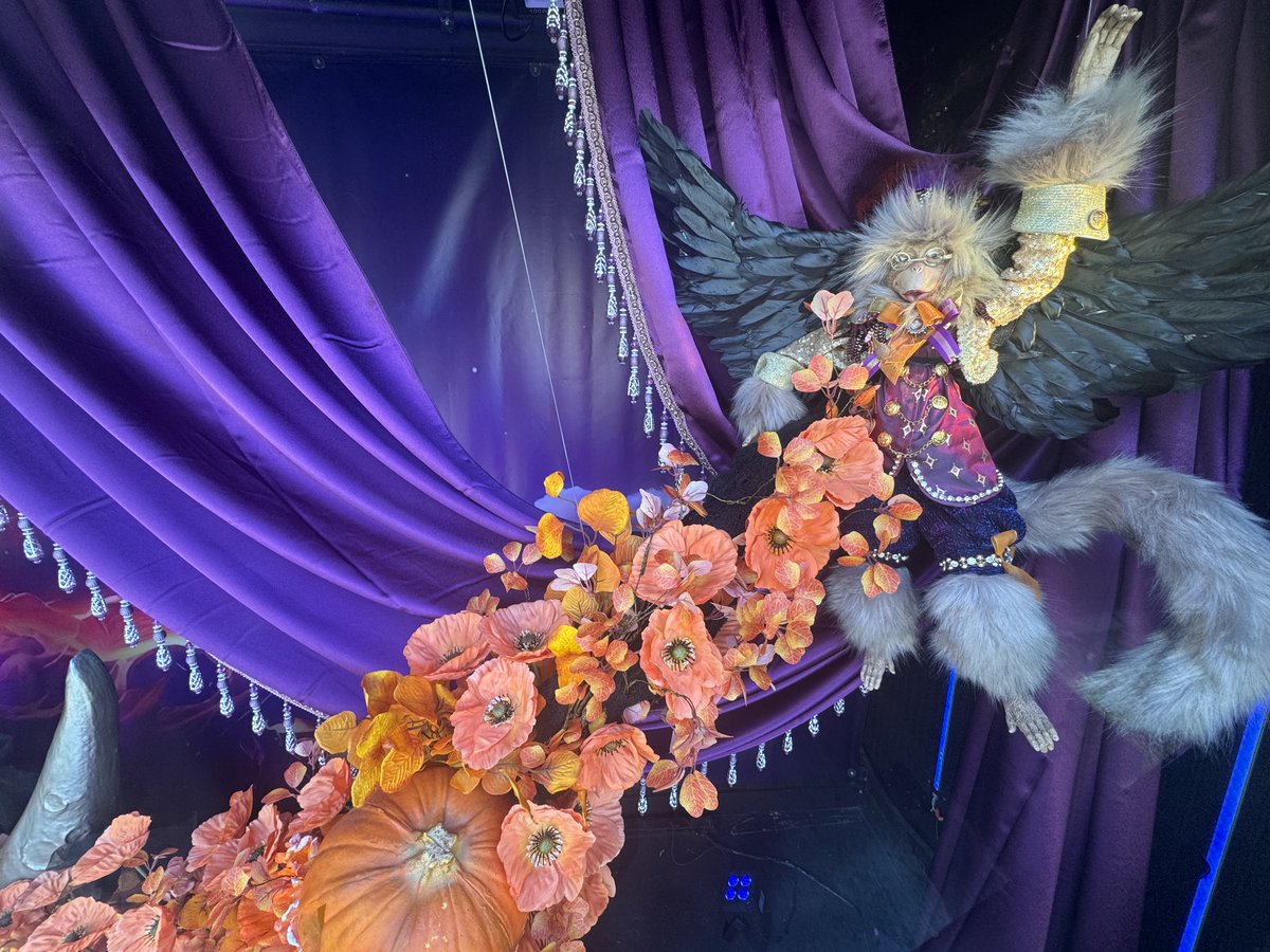 🌜Our "No Rest for the Wicked" diorama  is brewing up some halloween magic right out of Oz complete with a wicked witch and flying monkeys. Stop by and see it in person through 11/14. It's located just outside of Marjorie Park's fence line  to the north. Best viewed after dark!