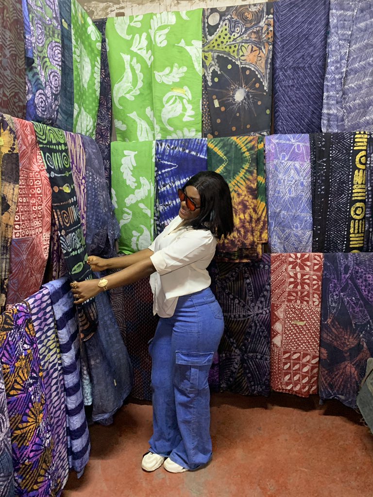 mopelola1111's tweet image. I went on a departmental field trip, we visited Nike Art Gallery and the Osun osogbo groove 
I saw different art works, the old adire attire, met the osun river with other things and I had fun 🤩 ❤️