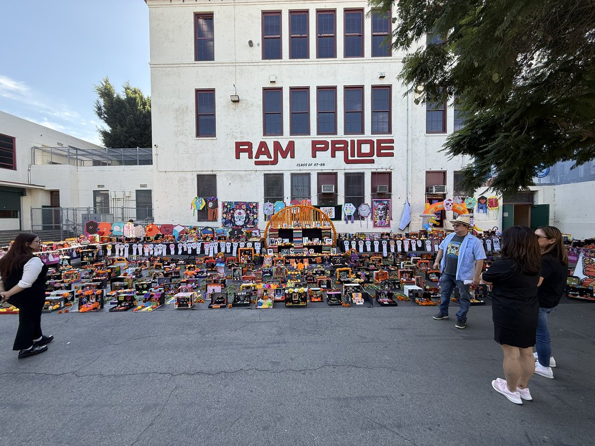 Thank you World Language Department for hosting the Dia De Los Muertos presentions today!