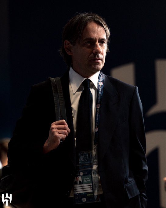 من اللحظة الاولى له وهو يشن عليه هجوم غريب من أصحاب المصالح والخصوم .. جمهور الهلال الواعي المفترض ماينجرف ويدعم هالحملات

إنزاغي حتى الان هو المدرب الوحيد اللي ماخسر ولله الحمد وقدم نسخه عظيمه في كأس العالم وقاعد يتطور الفريق تدريجيًا 

ثقتي فيه إستحاله يهزها صاحب المصالح او