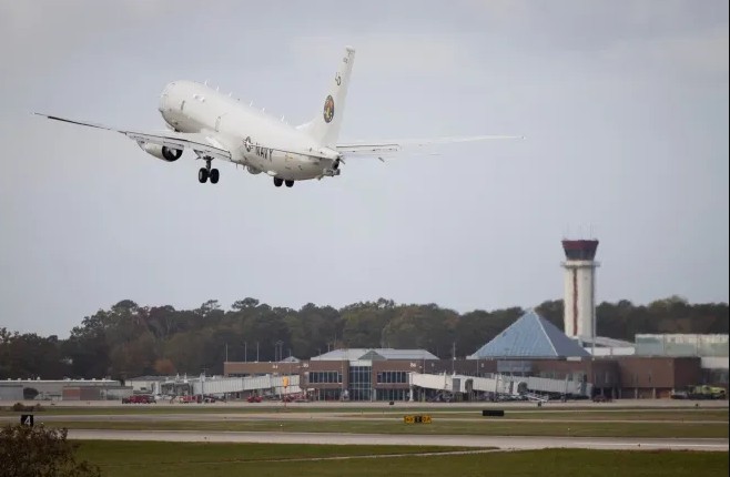 🛫 Join us in unifying Hampton Roads airports for better aviation! Read more: ow.ly/ylEV50Xl9sA #HamptonRoads #OneRegionOneSky #AviationStrategy #RegionalGrowth #TransportationInnovation #757Strong #FutureOfFlight #EconomicDevelopment