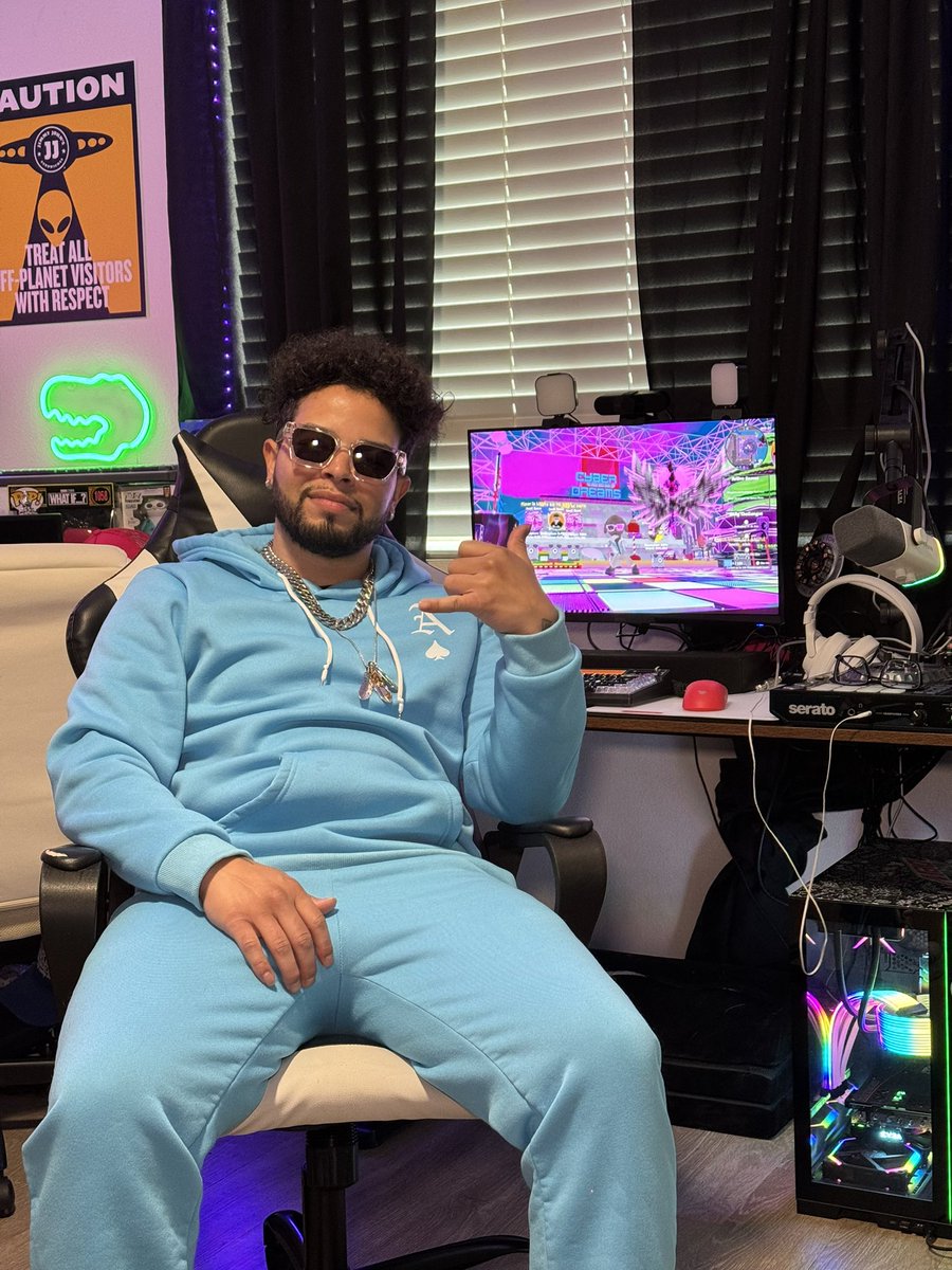 Nifty Island has the chance to not only dominate the UGC space, it can also dominate the gaming space AND social media space.

Very few understand this…