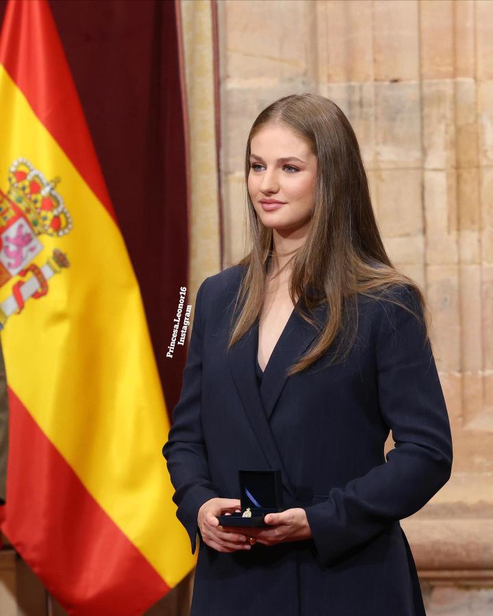 Feliz y bendecido cumpleaños bella y talentosa princesa Leonor, hermoso y promisorio futuro de España ✨️ 🌹 💚