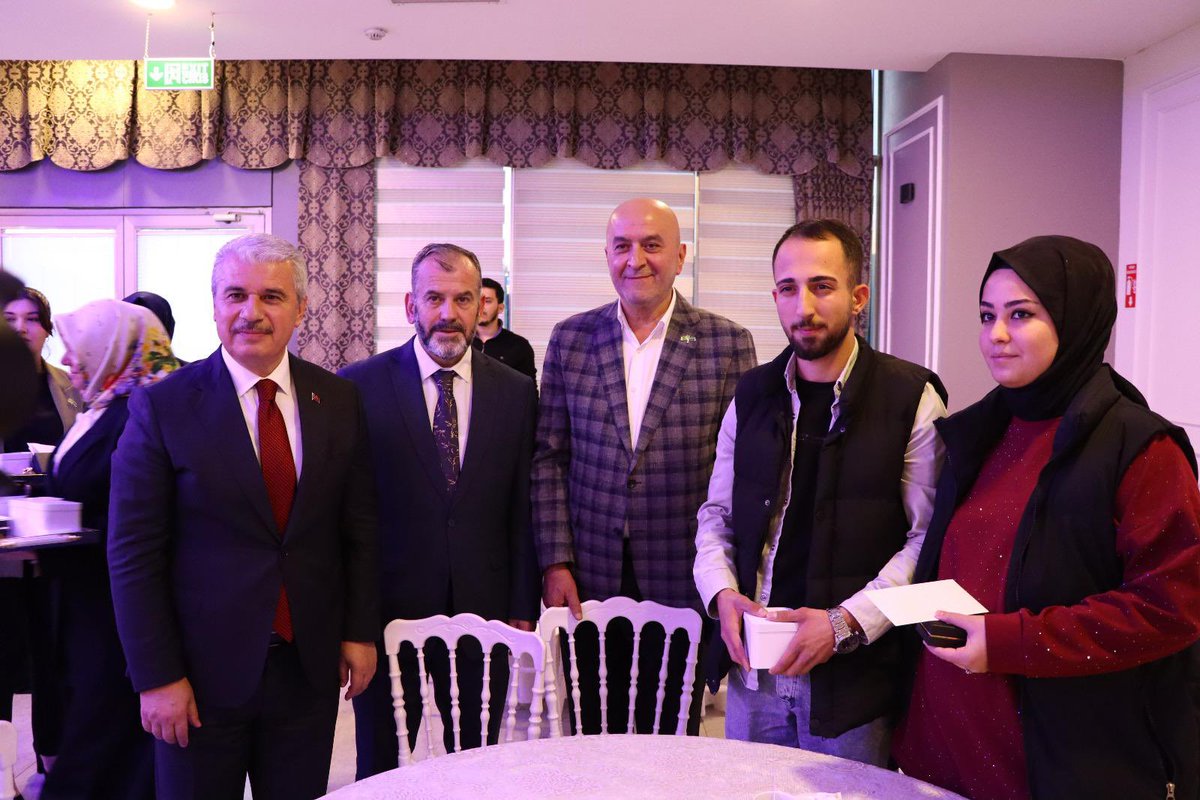 Değerli Gönüldaşlarımız; Mehir vakfımız, Mehir aile derneği, Konya il müftülüğü, <a href="/DiyanetVakfi/">Türkiye Diyanet Vakfı</a> Konya Şubesi ve <a href="/TCKonyaValiligi/">Konya Valiliği</a> işbirliğiyle düzenlenen programda 35 nişanlı çiftimizin toplu nikah ve düğün töreni yapıldı. #aileyılı <a href="/AliOge42/">Ali ÖGE</a> <a href="/Vali_Akin/">İbrahim Akın</a> <a href="/AliYerlikaya/">Ali Yerlikaya</a> <a href="/RTErdogan/">Recep Tayyip Erdoğan</a>