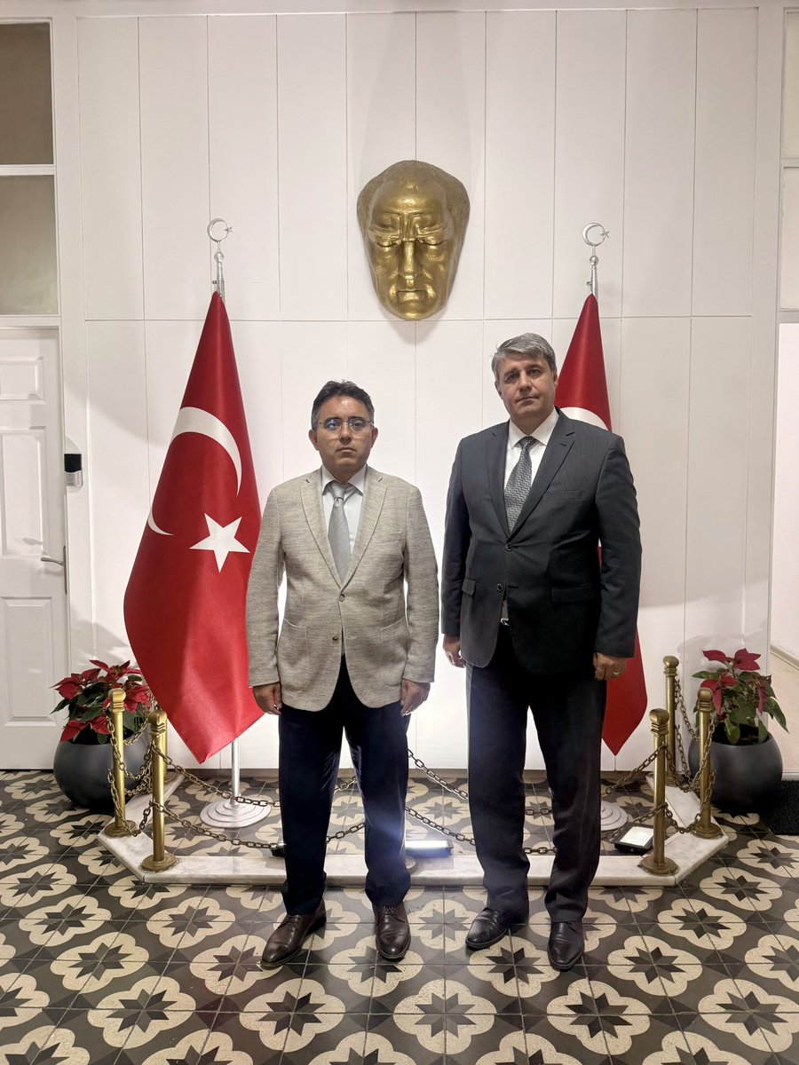 Muğla İl Nüfus ve Vatandaşlık Müdürü Utku Candan, İlçe Nüfus Müdürü Güler Özdemir Özcan ile birlikte Kaymakamımız Sayın Nurullah Kaya’yı makamında ziyaret etti.

Ziyarette, kurumların yürüttüğü çalışmalar ve vatandaşlara sunulan hizmetler hakkında bilgi alışverişinde bulunuldu.