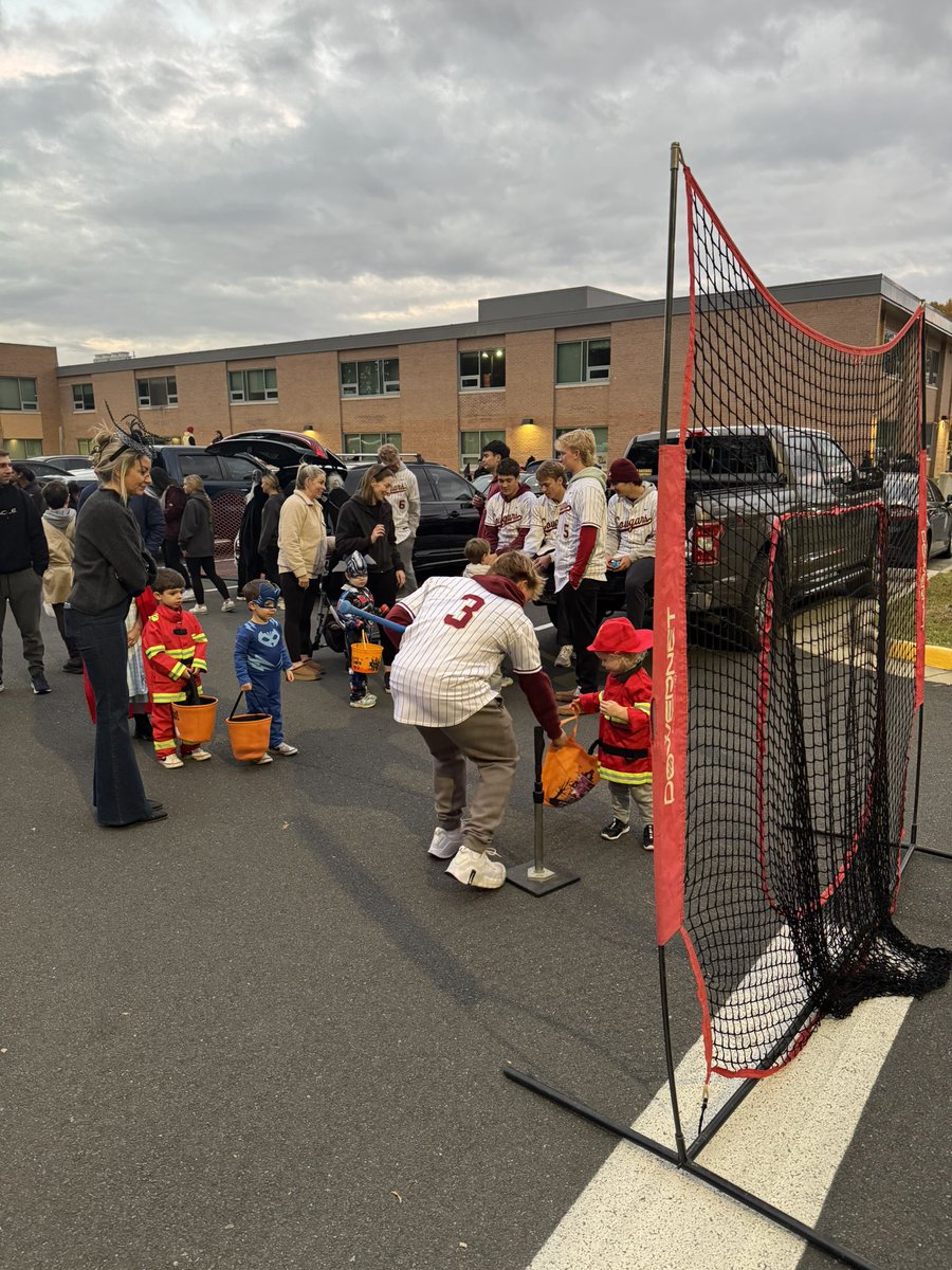 Happy Halloween! Hope everyone has a fun and safe weekend celebrating! Shoutout to some of our players for volunteers their time for this years Trunk or Treat!