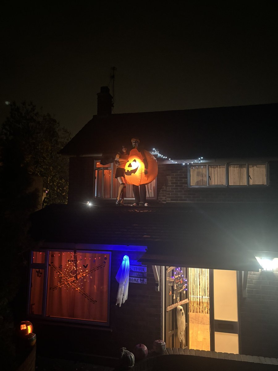 bumpyJake's tweet image. The Pumpkin Man found his Pumpkin Woman 🎃❤️