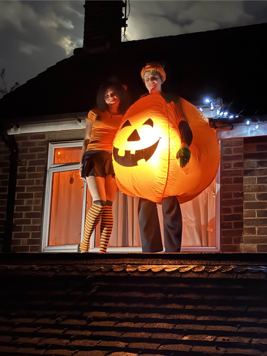 bumpyJake's tweet image. The Pumpkin Man found his Pumpkin Woman 🎃❤️