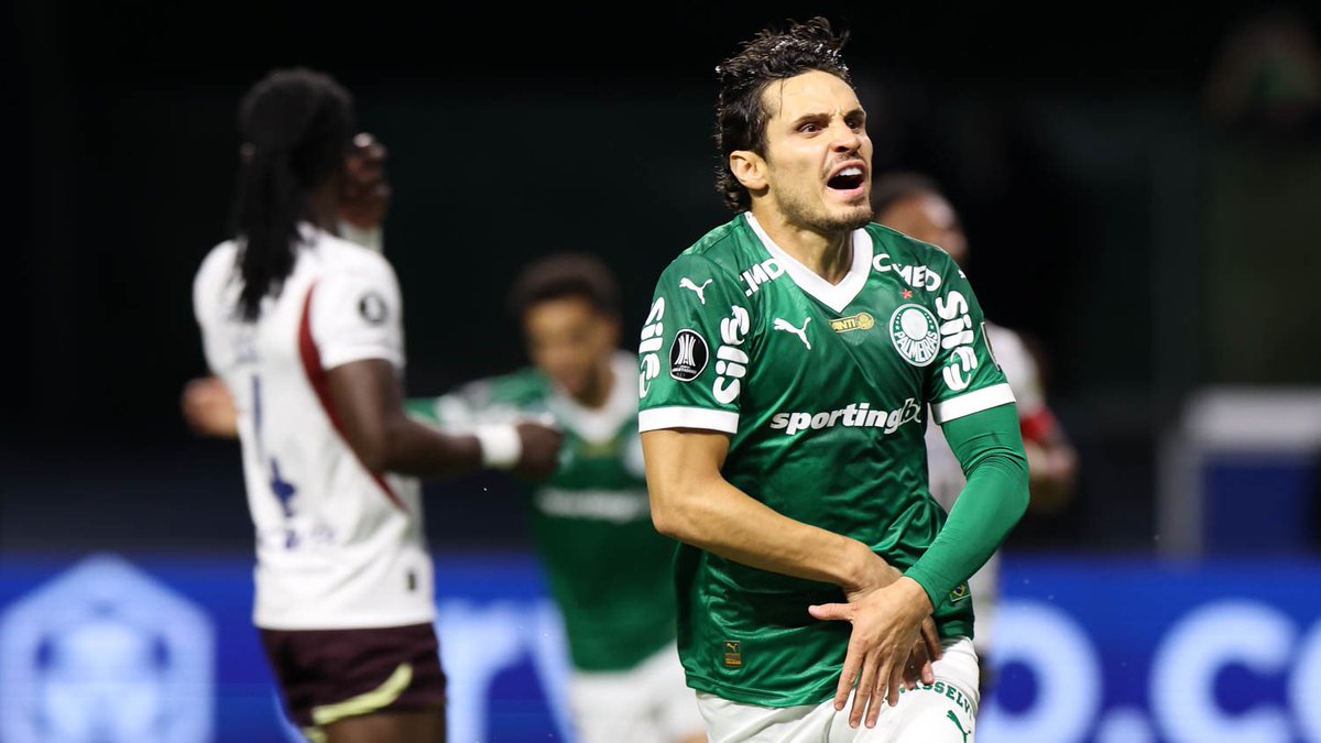 futebol_info's tweet image. Jornal português A Bola coloca Palmeiras 4x0 LDU entre as maiores viradas da história do futebol.

O jornal tratou o jogo de ontem com o mesmo peso de Barcelona 6x1 PSG, na Champions League de 2017, quando o Barça havia perdido o primeiro jogo por 4x0.

Outro exemplo foi a final…