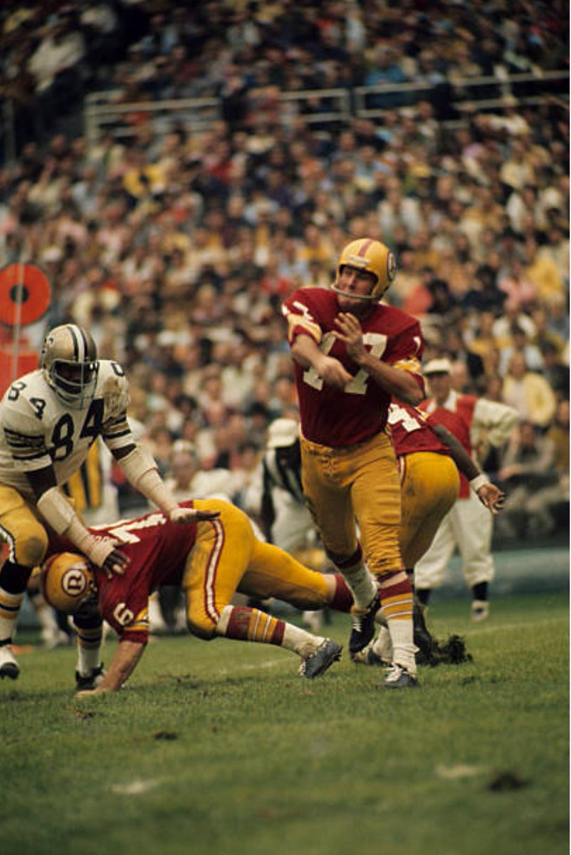 VanderlansJim's tweet image. October 31, 1971 - #Washington QB Billy Kilmer (13 of 22, 204 yards, 1 TD) in action during their game against #NewOrleans at RFK Stadium. The #Redskins defeated the #Saints 24-14.
#NFL #OTD #1970s