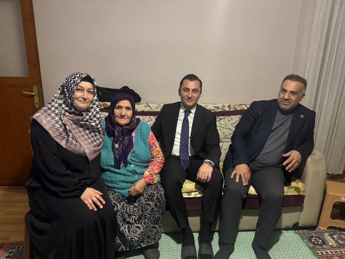 Genel Başkanımız Sayın Devlet Bahçeli’nin talimatları ile “#HayırlıGünlerKomşum” ve “#DerdinDerdimizdir” ziyaretleri kapsamında Mimar Sinan Mahallesinde Bayram Ailesini ziyaret ettik.
<a href="/_MHPistanbul_/">MHP İstanbul</a> <a href="/sertel_selim/">Sertel Selim</a> <a href="/YasarKaba17/">Yasar Kaba</a> <a href="/bilaltekin34/">BİLAL TEKİN</a> <a href="/alicanerdogann/">Alican Erdoğan</a>