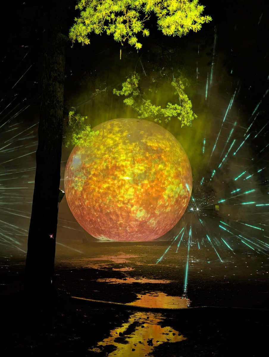 UldisMikuts's tweet image. Veļu laiks. Arī iļģu laiks, garu laiks, dvēseļu dienas, zemlikas, dievaines...

Laiks, kad padomāt par tiem, kas viņsaulē, izrādīt godu un paprasīt padomu. Laiks, kad stiprināt dzimtas izjūtu un apzināties savas saknes. Latviešu tradīcijās balstīts laiks.

#BrivdabasMuzejs