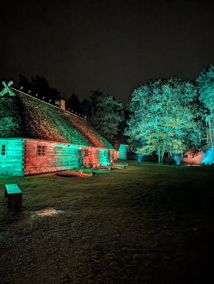 UldisMikuts's tweet image. Veļu laiks. Arī iļģu laiks, garu laiks, dvēseļu dienas, zemlikas, dievaines...

Laiks, kad padomāt par tiem, kas viņsaulē, izrādīt godu un paprasīt padomu. Laiks, kad stiprināt dzimtas izjūtu un apzināties savas saknes. Latviešu tradīcijās balstīts laiks.

#BrivdabasMuzejs