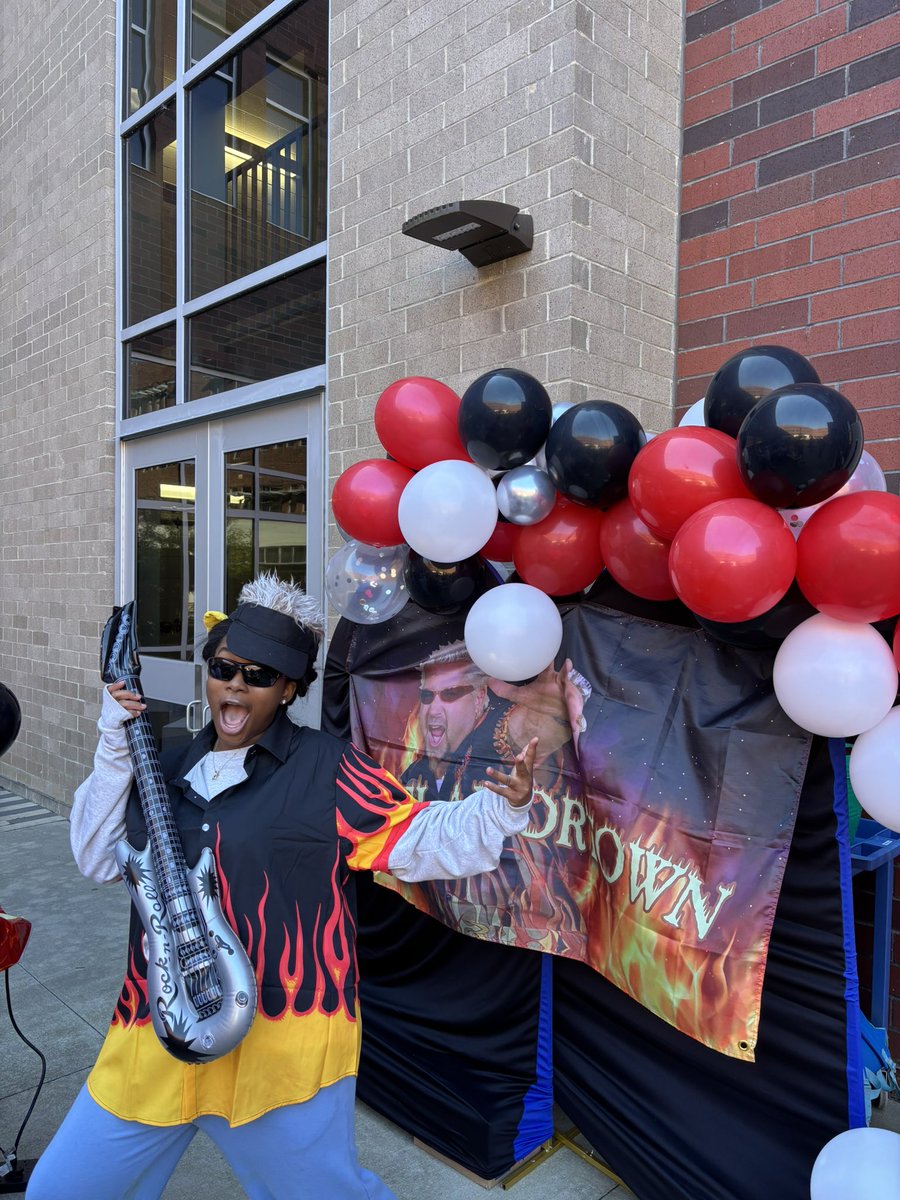 ApexHigh_CTE's tweet image. The CTE World Tour hit the stage at lunches today! 🎸 Students rocked out exploring CTE pathways, future goals, and all the ways CTE keeps Apex High jamming on the road to success! 🚀
#CTEWorldTour #CTERocks #ApexHighCTE