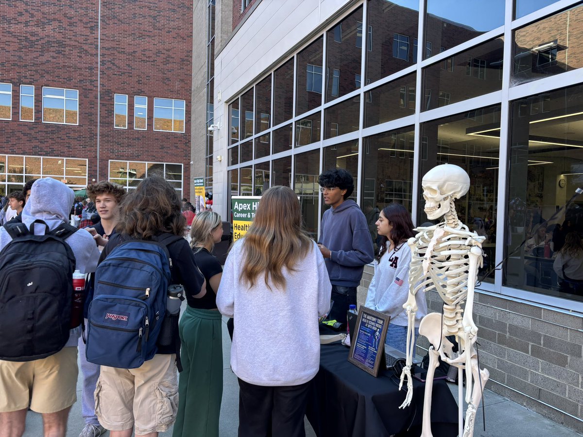 ApexHigh_CTE's tweet image. The CTE World Tour hit the stage at lunches today! 🎸 Students rocked out exploring CTE pathways, future goals, and all the ways CTE keeps Apex High jamming on the road to success! 🚀
#CTEWorldTour #CTERocks #ApexHighCTE