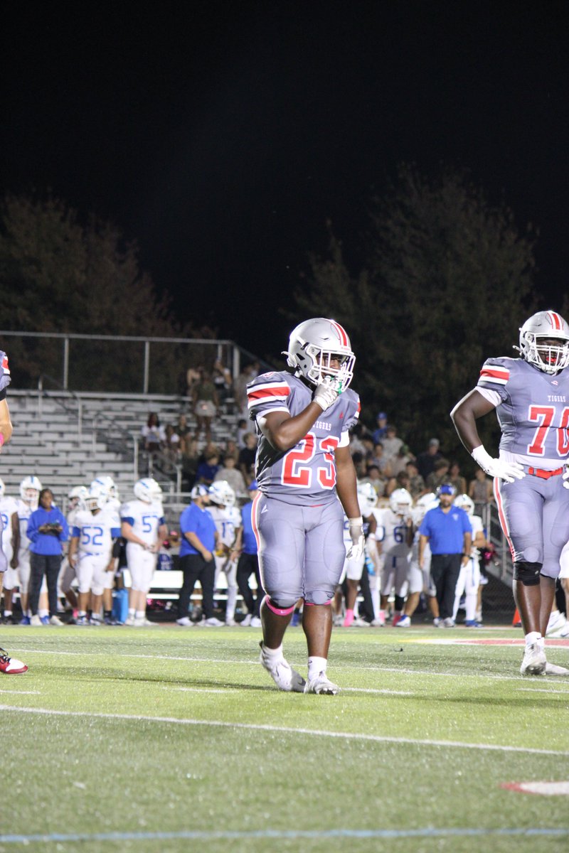 Sam_Hawkins23's tweet image. Game day on Halloween weekend 🎃🏈 Trick or tackle… 
#GoTigers #FridayNightLights #SectionalWeek