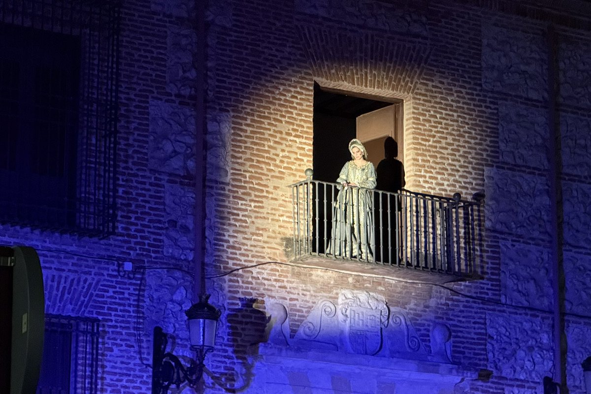 AnaGuarinos's tweet photo. 🎭 Comienza el @tenoriomendocin.

⚔️🕯️ El mito de don Juan vuelve a convertirse en rito en las calles de Guadalajara y nuestros monumentos mendocinos en su escenario gracias a Gentes de Guadalajara con tanto “sigilo y estilo” durante 35 años. https://t.co/wSBUmryoic