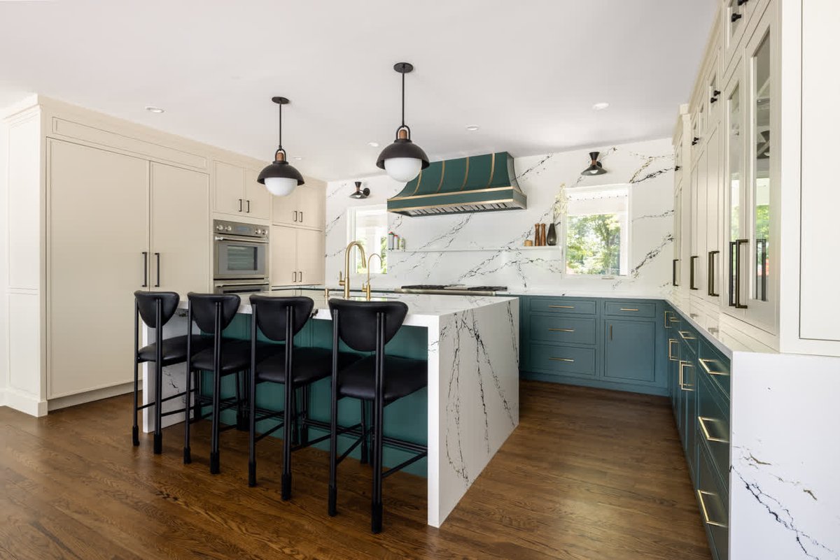 packardcabinet's tweet image. Seamless flow. Stunning detail.
This renovation by Bello Architects and Ariston Construction opened the interior to create a fabulous f...
#LuxuryLiving #CustomCabinetry #ModernDesign #InteriorArchitecture #PackardCabinetry #AristonConstruction #BelloArchitects #RenovationInStyle