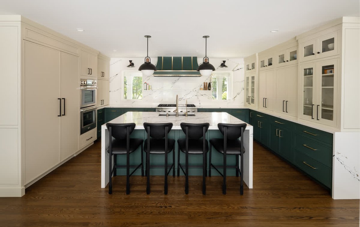 packardcabinet's tweet image. Seamless flow. Stunning detail.
This renovation by Bello Architects and Ariston Construction opened the interior to create a fabulous f...
#LuxuryLiving #CustomCabinetry #ModernDesign #InteriorArchitecture #PackardCabinetry #AristonConstruction #BelloArchitects #RenovationInStyle