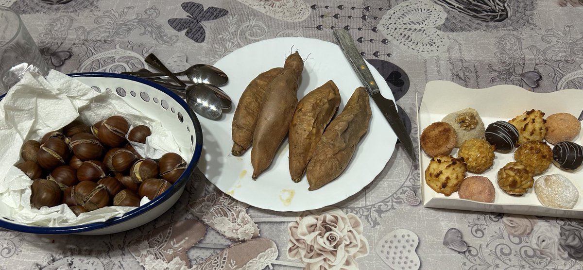 rubedabarniol's tweet image. Bona castanyada! 🌰🍁